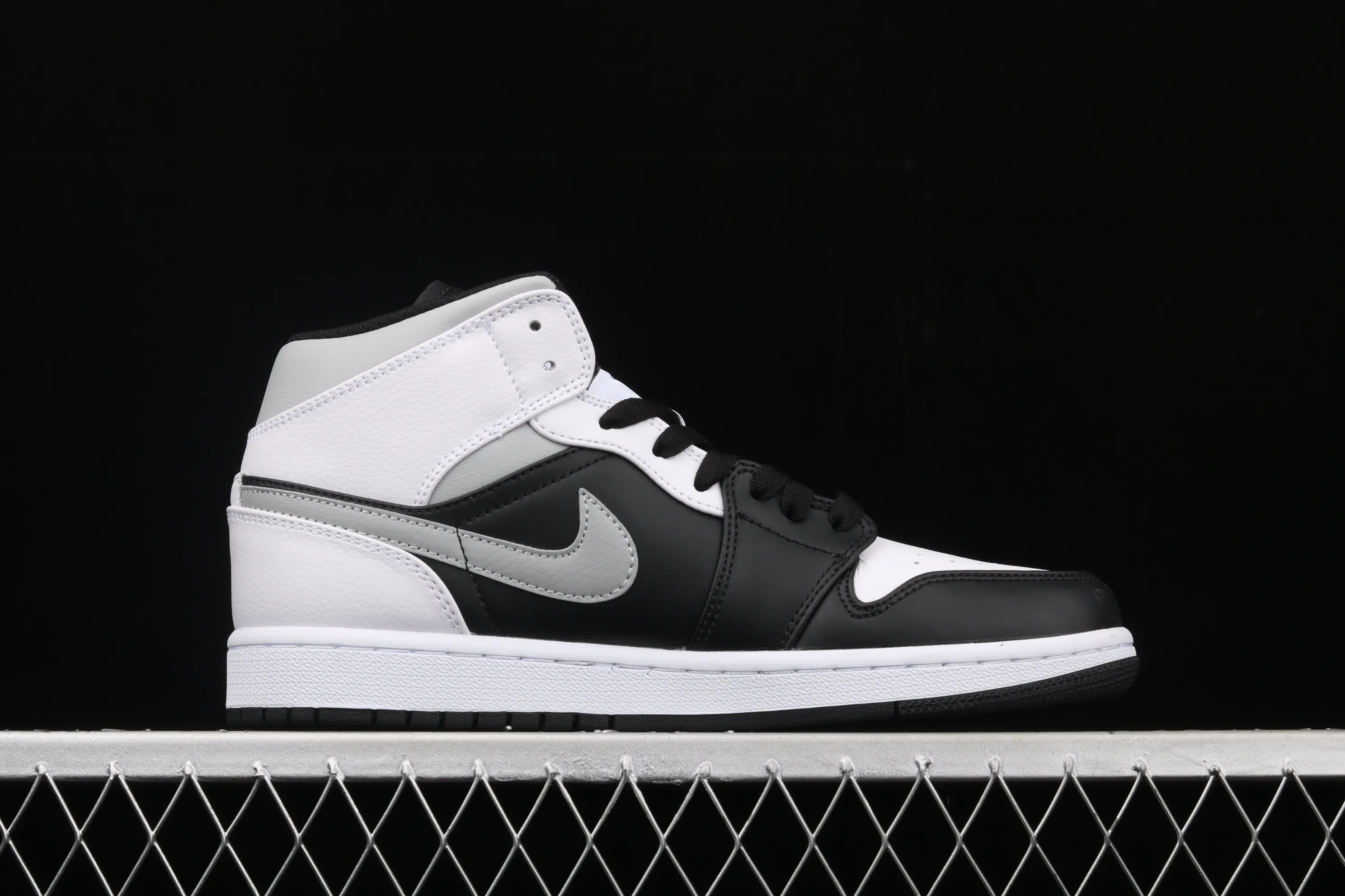 All categories Air Jordan Jordan series basketball shoes Air Jordan 1 Mid Air Jordan 1 Mid AJ1 Joe 1 gray shadow mid-top versatile casual sports shoes 554724-073